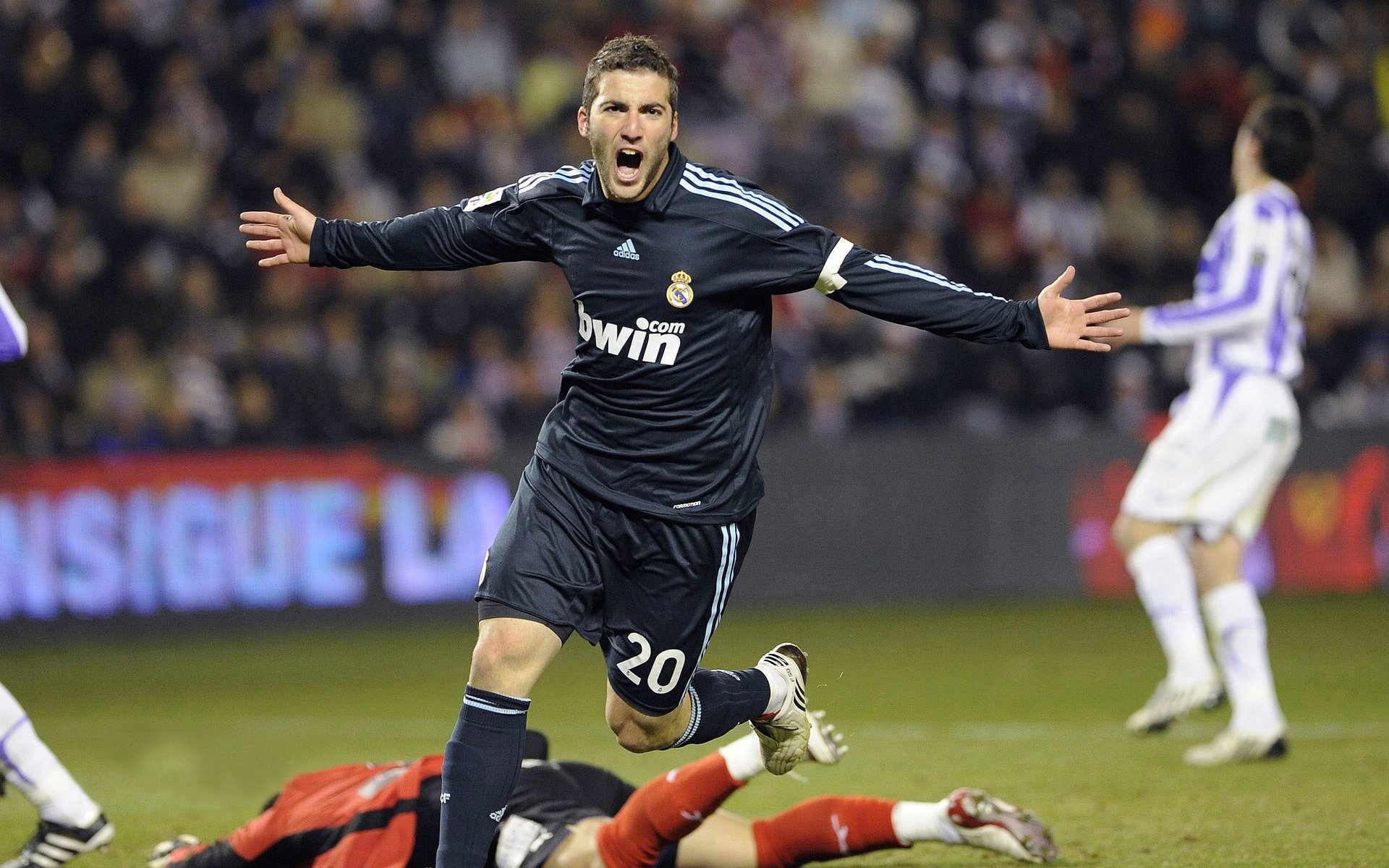 威尼修斯在欧冠决赛中打入关键进球，荣膺欧冠最佳球员，热刺 威尼修斯