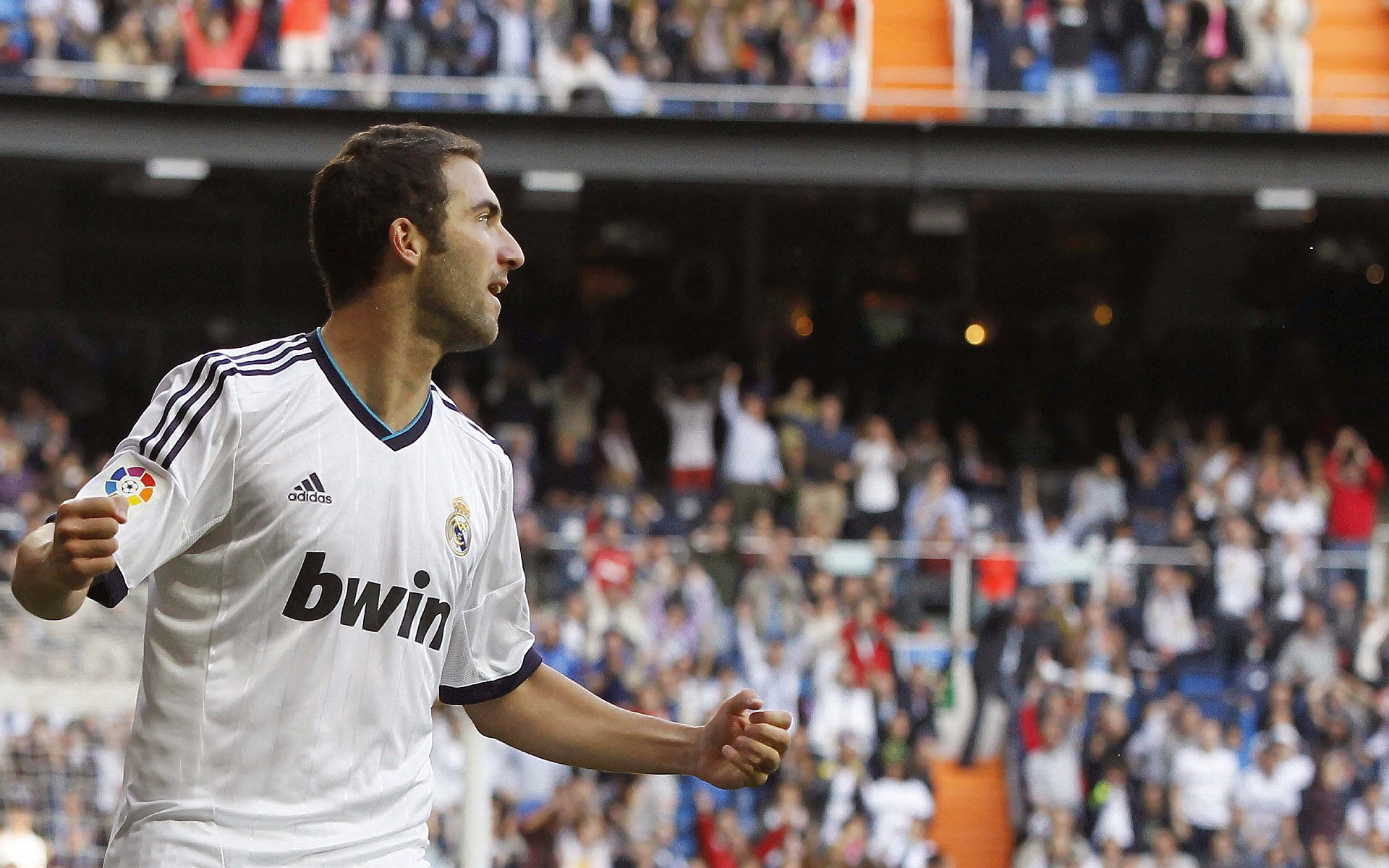 皇家马德里主场2-0战胜拉斯帕尔马斯，收获三分，皇家马德里俱乐部主场